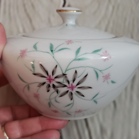 Vintage Sugar bowl with lid made in Japan - Picture 2 of 7